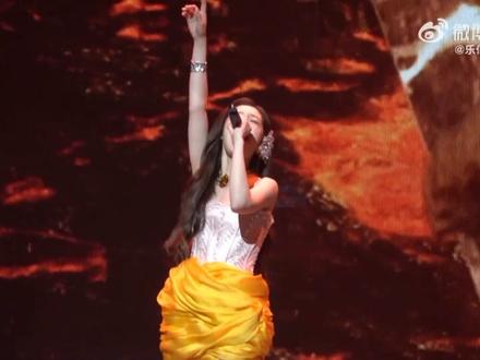 回顾一下封神现场,2022英雄联盟全球总决赛主题曲逐星#希林娜依高 #live #神级现场 #英雄联盟lol #战歌