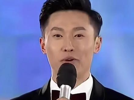 紫薯精,原来你是这样的主持人!
现在的网红,履历都这么卷了吗?#周小闹#万万没想到#主持人#网红