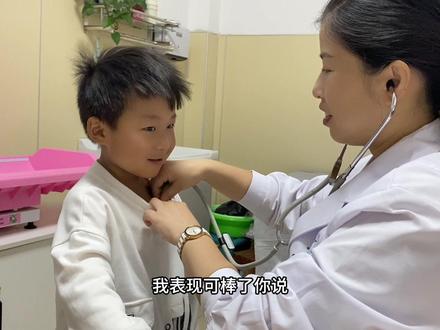 孩子告诉我最近总是腿使劲蹬,摆姿势、带他来检查一下、不知道有没有孩子跟我家的一样情况、我特别担心孩子的身高、有没有什么好的办法?#宝妈分享 #儿科 #儿童体检视频