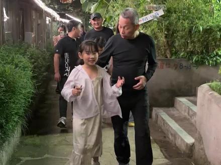 孙女也惦记飞机,赶紧走,再不走飞机开不走了#飞机驾驶舱 #牙哥 #张雪 #德比斯