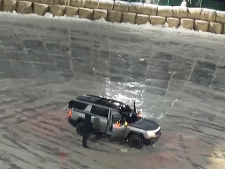 方程豹越野刷冰锅时气囊炸了?原因很可能是你没打开“保命开关”#越野性能 #行车安全 #方程豹 #比亚迪