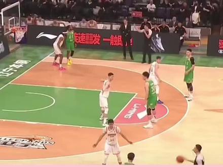 #辽宁男篮 江苏最后的1.8秒被绝杀,又奇迹般获得一个技术犯规罚篮,辽宁男篮在一次从死亡边缘重生的滋味,这或许就是体育魅力!@抖音创作小助手