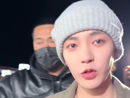 2026.3.20侯明昊碧血蝉下班
明明你也爱我吧
🐱“祝你好运”
哥哥你笑啥…
#侯明昊 #杨无间 #碧血蝉 #下班