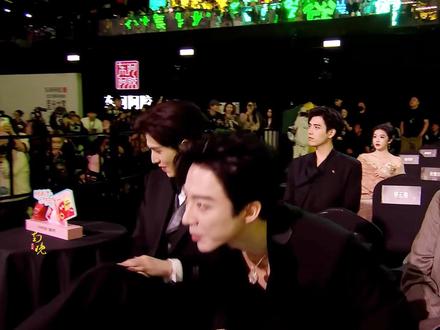 "双a帅哥同框,完全是视觉盛宴"