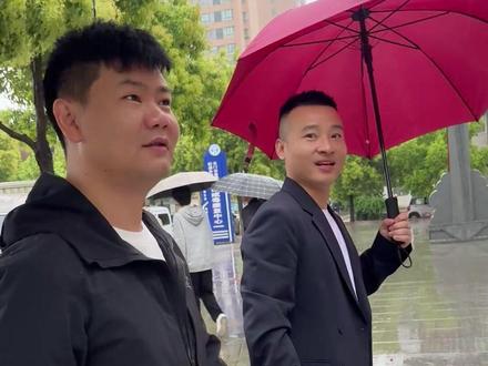 接客最大的诚意就是亲自拎着东西去接,你们说是不是这个礼。