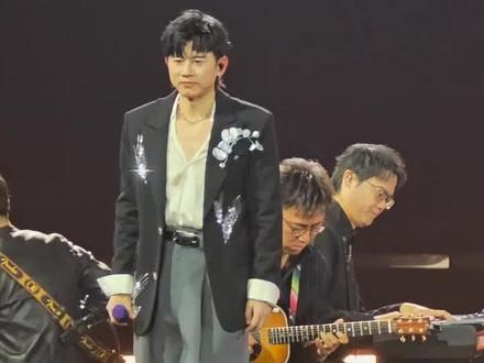 真宝贝来啦!是哪个宝贝喊的,原来是跳跳俏俏小咘芽#超酷的live现场 #给女儿的一封信 #的张杰澳门跨年#