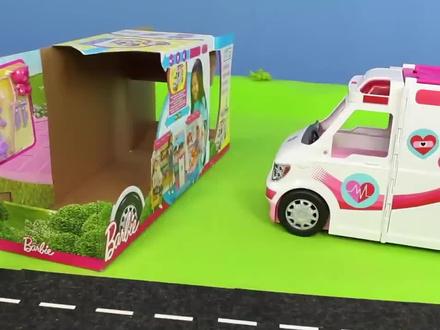 不好啦,芭比公主受伤了!不要怕,医生马上开着救护车来了!#儿童玩具 #芭比娃娃