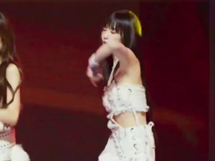 小皮裙大波浪 一扭一晃真像样#宁艺卓 #ningning #宁艺卓直拍 #野狼disco #aespa 原创:@李龙馥贵险中求