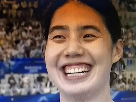 激动的徐州话都出来了,打破铜牌魔咒,100蝶金牌收入囊中,我们徐州民主路小学出来的学姐太酷啦!#张雨霏 #世界泳联锦标赛