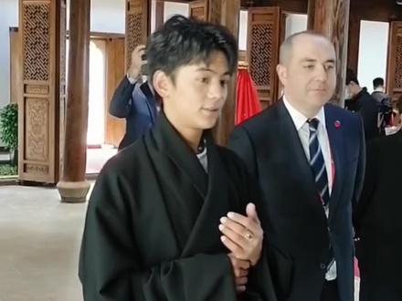 马鸿运!直到看到了他的样子,才有了模样。配音@配音木成
#古月方源 #丁真 #大爱仙尊 #马鸿运