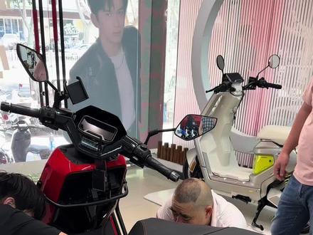 纯干货视频:小牛电压怎么调配! #高性能外卖电动车 #平顶山小牛电动 #小牛电动 #小牛NX风速 #适合骑手的电动车