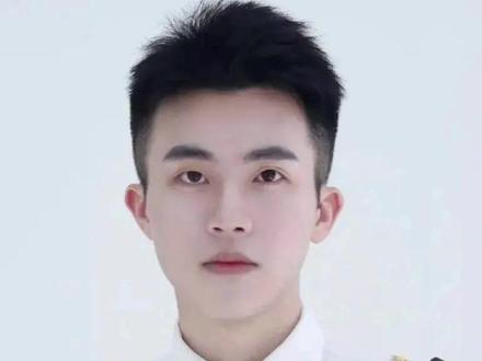 夏季男生剪这3款“露额”发型,阳光又帅气!#男生发型 #男士发型 #帅哥