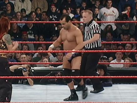 莉塔圆月弯刀苦战迪安,迪安熟练锁技让莉塔拍地认输