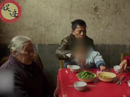 农村老汉娶外国年轻媳妇,偷偷摸摸带回家,可她还是难逃遣返!@DOU+小助手 #跨国恋 #情感 #遣返