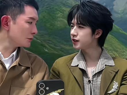 贺峻霖听了要跳615个抖舞回馈粉丝🤞 #贺峻霖 #贺峻霖vogue #贺峻霖橄榄绿西装化身森林之子