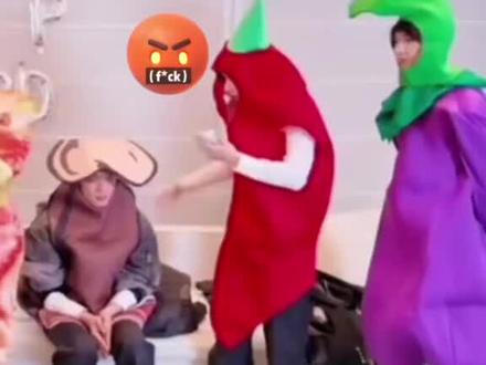 闹哄哄的6个宝宝在给今天生日茄子读信
23岁的茄子今天依旧很可爱哈
#马嘉祺 #马嘉祺23岁生日 #时代少年团#物料#搞笑