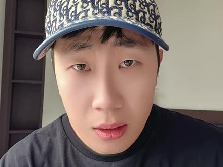 刻滑进阶在换刃的时候前脚是什么发力细节? 外观演示永远看不出来的刻滑发力细节解析:交换时前脚的发力细节展示。#刻滑 #刻滑教学 #一顺刻滑 #八字刻滑 #单板滑雪