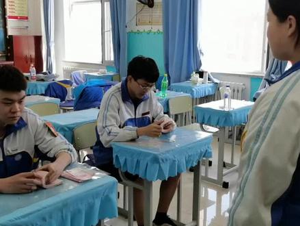 #点钞 课间点钞比赛,单指与二指。@抖音小助手