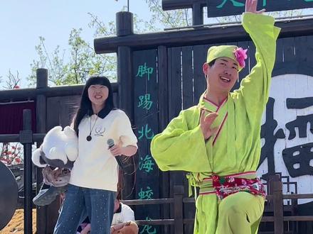 美女刚跳完舞还能唱这么稳#万岁山武侠城 #万岁山老嫂子 #万岁山老嫂子 #老嫂子