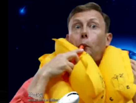 探秘客舱训练——应急撤离。#民航 #乘务员训练 #飞行体验@抖音小助手