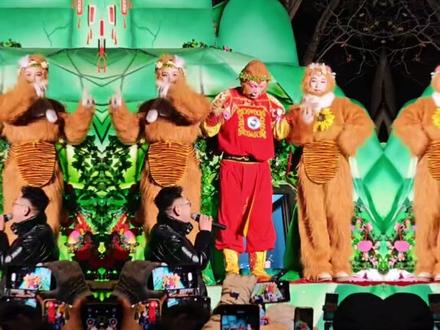 雪饼猴|长春动植物公园|《谁家大美人》原唱:金久哲 #雪饼猴 #长春动植物公园 #谁家大美人 #金久哲 #谁家大美人舞蹈跳起来了 @王铁柱(雪饼猴🐒) @金久哲¹¹³越来越好