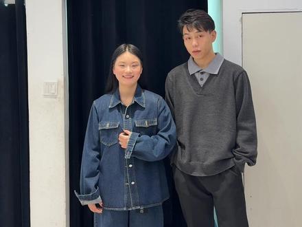 距离订婚还有十一天,今天小王妈妈让姐姐给我们一起去买了两身衣服,我们这的规矩就是订婚当天红色密码箱里要放两身衣服压箱,刚好是情人节一起去吃了顿饭还收到了小王给我买的花❤️@权威🐯 #订婚倒计时