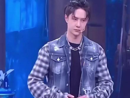 为何王一博下半身成镜头禁区?看到王嘉尔提不上的裤子,差点笑出腹肌 #王一博 #赵四 #萧敬腾 #内容启发搜索 #影娱热点团