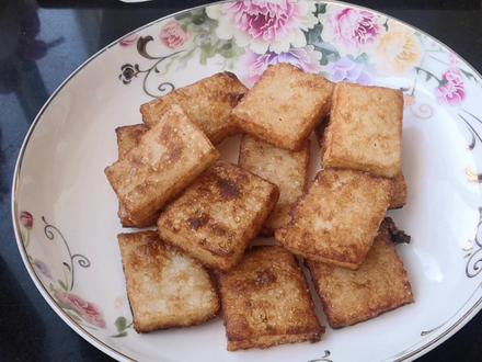 剩下的大米饭还能这样做美食,红糖滋粑制作过程也太搞笑了 #手工糍粑 #厨房里的欢乐时光