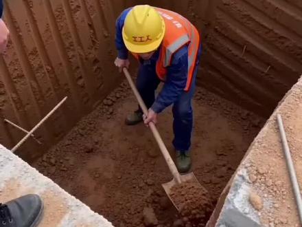 一个干,九个看,把我围得团团转
#土木工程 #施工现场 #挖土 #内容过于真实 #土木佬利