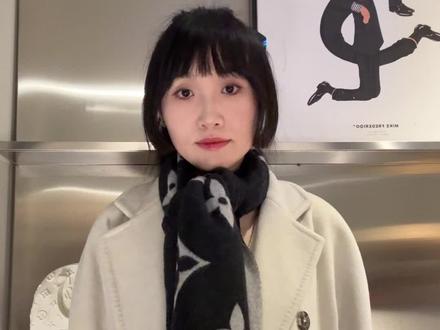 5秒解锁热门秋冬大牌围巾隐藏玩法,有手就会,贵气翻倍#围巾 #围巾系法 #秋冬穿搭 #干货教程 #女生必看