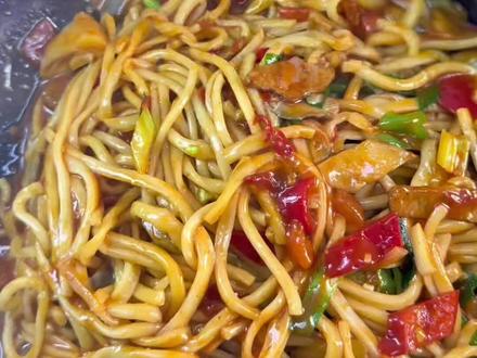 家庭版的新疆炒面 吃着就是香 能拿住你的胃吗 开吃啦 干饭人#家里的烟火气 #家里的味道才是最美的滋味 #美食 #美食分享 #美食教程