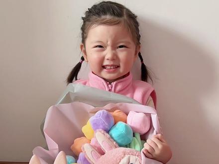 沝子:粉粉嫩嫩的情人节礼物开箱,祝单身的都早日脱单,有对象的白头到老!#泡泡玛特 #labubu #盲盒开箱