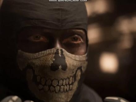 《秀了一脸》使命召唤M2W:10年了,幽灵第一次“露出”真容。16代幽灵摘下传奇头骨,换上了6代的经典面罩。#使命召唤19