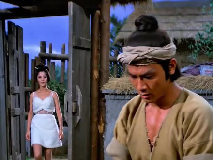 去野生动物园可不要胡乱投喂哦,雪山动物园用酱板鸭喂了一只狐狸#雪山救狐 #邵氏电影 #酱板鸭 #反诈小剧场 #即梦ai