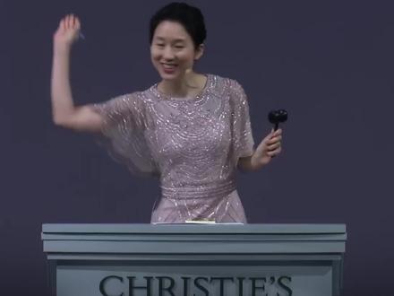 她随便敲一下就是价值上亿!#陈良玲 #拍卖会 #文物 #时尚 #drakstreet