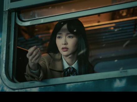 【初视角】#人之初主题曲MV上线 #周深献唱人之初主题曲#热剧推荐 #人之初
血脉的红线指引命运的走向,在每一次迷失与抉择中逐渐完整拼凑。
是谁要逃离苦海?是谁在旧梦不肯醒来?
是谁不断呼喊?是谁在深渊期待花开?
问题的答案皆在尾声揭开,在澎湃与虹彩中等待光来!
演唱:周深@卡布叻_周深
作词:尹约 @约个时间工作室
作曲/制作人:钱雷@作曲钱雷
#电视剧人之初 主题曲《等光来》MV上线!《人之初》的故事,敬请期待!
领衔主演:@张若昀
领衔主演:@马思纯
领衔主演:@演员王景春
特邀主演:@杨玏 @萨日娜srn @任彬white @演员冯雷 @王菊 @洪浚嘉HJ
主 演:@徐百慧V @程潇 @L雷佳J @演员焦刚 @可可张可盈 @方悦乔 @王秀竹
特别主演:@唐嫣