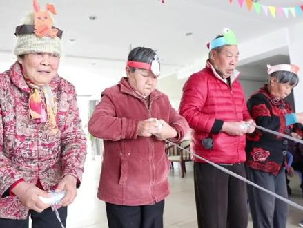 小小水瓶,#玩坏 了这些#老年人 @朋阳养老