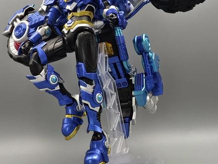 这蓝色大摩托太帅了-超兽武装龙戬终于拼完了 #超兽武装 #拼装模型 #男孩玩具 #壹理创玩 #童年动画