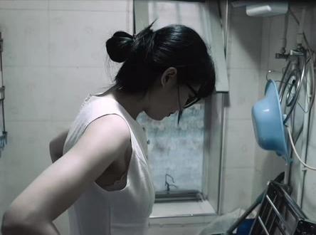 全网刷屏的《一念之间》扇巴掌,全程无剪辑,原版未删减,窒息感拉满,每一帧都戳心。#王伊泽 #一念之间#名场面系列 #人性和现实#家庭现实问题