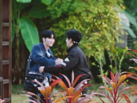 谁懂啊!从不熟到哥控,年下他还主动牵手哎!!!#宇宙闪烁请注意#了不起的混剪团#混剪产粮团#王鹤棣邵子恒#木瓜局