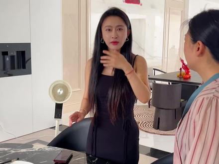 一鸣今天和我说找了个人买我那边的房子,还说房子 卖 了 先 借 用 一下这 笔 钱 做 生 意,他是不是遇到了什么麻烦,另外,他说小婶做的菜他吃不习惯,介绍了个保姆过来,助理小峰说她有点奇怪,姐姐们,你们觉得呢?