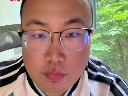 孙铭徽,你可长点心吧!真的看无语了😤
关键回合消极懈怠、摊手摆烂,整个人都在游离状态……
和学生打球还要发脾气,布朗拿五十分打得那么拼,结果被你搞成这副样子!
你到底上去干嘛的?还一直要球?#cba #孙铭徽 #上海 #浙江 #绝杀
