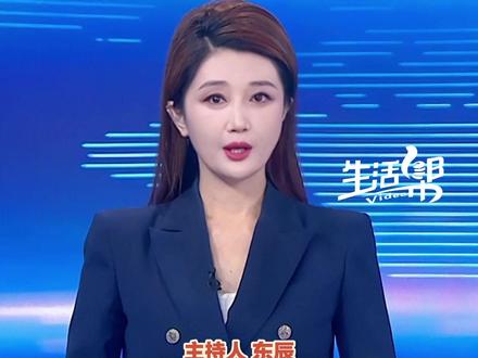 全网都知道你娶到李婷了!2月11日(报道),一辆“孤独”的#婚车 在高速上行驶,十几辆陌生车辆自发打开双闪“护送”,变成了浩浩荡荡的迎亲车队。这哪里是陪跑?这是素不相识的人们,用陪伴为新人铺了一条幸福的旅途。#结婚