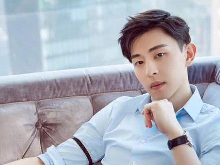 你们一直催的#邓伦 来了,要是不看我就把伦伦关小黑屋!#密室大逃脱 #香蜜沉沉烬如霜