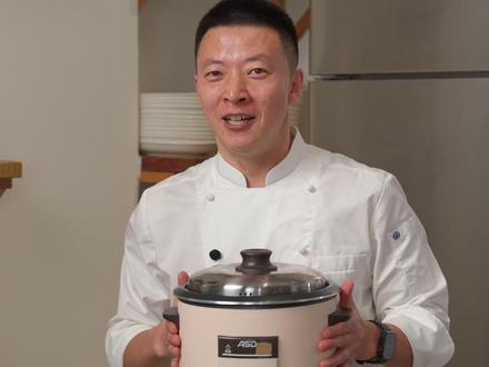 邪修版电饭锅肉皮冻 只要家里有电饭锅就能轻松做出晶莹剔透、QQ弹弹的水晶肉皮冻!#美食教程 #皮冻 #年夜饭