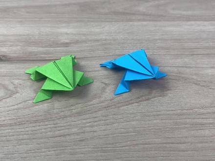 童年折纸小跳蛙教程,比赛谁跳的远 #折纸 #折纸玩具 #小跳蛙