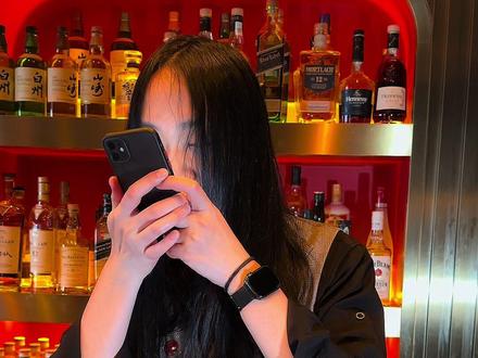 被豆包统治的调酒师 #调酒师 #长发男 #鸡尾酒 #豆包 #大智下班了