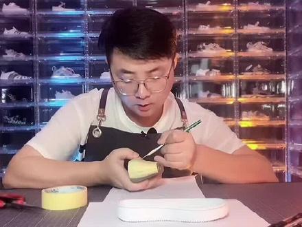 很多家长怕孩子的脚长得快就特意给他买大一两码的鞋子,觉得可以省鞋子,这样好吗#童鞋 #育儿 @DOU+小助手