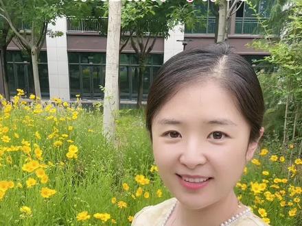 生活小练笔:一朵花让你把文章写长写生动。#写作 #金鸡菊 #春天