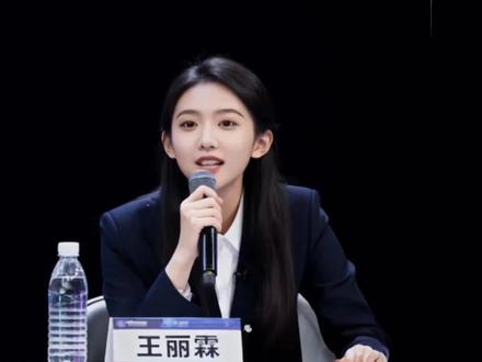 🌸樱花树下站谁都美,我的爱给谁都热烈#青春有你